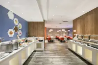 Century Star Chain City Yijia Hotel (Lingbao Railway Station)