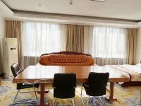 โรงแรมแพลทินัม คู่เอ่อเล่อ - พร้อมระเบียง