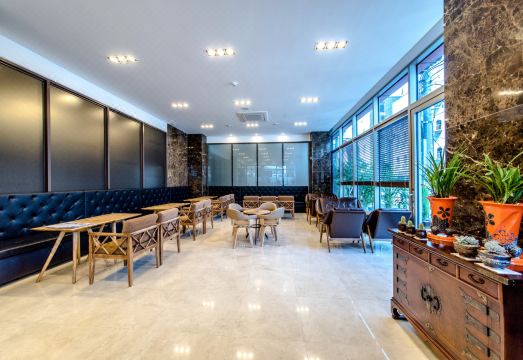 2. 제니아 호텔..