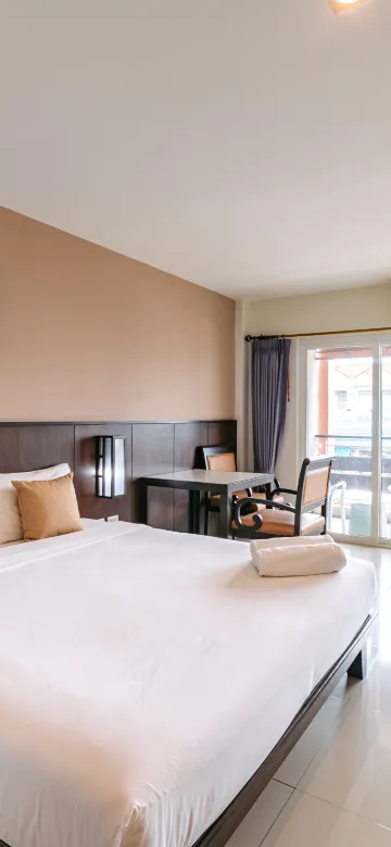 ห้องดีลักซ์ เตียงใหญ่ 1 เตียง