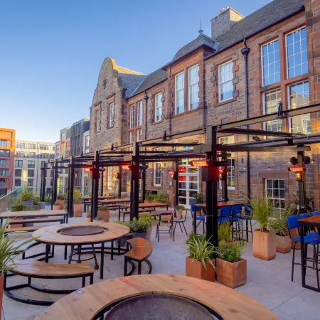 BrewDog DogHouse Edinburgh Отели рядом с достопримечательностью «Аббатство Хоулируд»