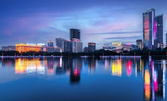 Laizhu Hotel (Luoyang Longmen High-speed Railway Station Baolong Plaza)