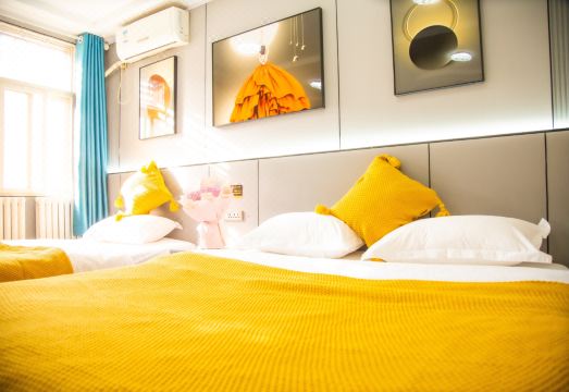 친톈 비즈니스 호텔의 심플한 객실