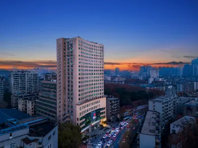 Starway Hotel (Wuhan Macau Road Children's Hospital) Hotels near LIANG PIN PU ZI NA HU WU DIAN