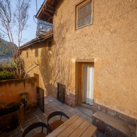 Nuodeng Mountain Hometown Light Luxury B&B