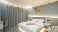 Wangxian Guiyuan Homestay (Wangxiangu Scenic Area) - balcón