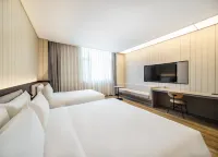 HanTing Hotel (Chaoyang Youyi Dajie) Hotels near Chaoyang Railway Station