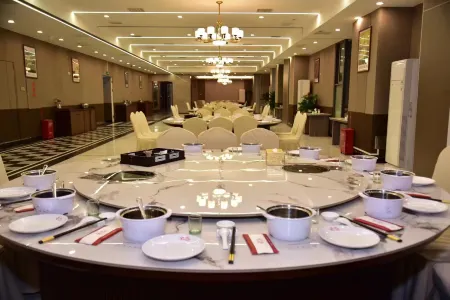 Vienna International Hotel Отели рядом с достопримечательностью «Zhenghe Park (South Gate)»