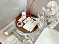 A homestay by the lotus pond