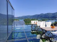 Xiandao Lake Four Seasons Lakeside Hotel (Sky City Scenic Area)