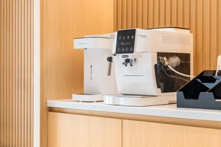 Homeinn Hotel (Shanghai Xuhui Sixth Hospital) Отели рядом с достопримечательностью «Shanghai Institute of Technology (Guilin Road)»