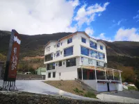 達瓦更扎初見山舍飯店