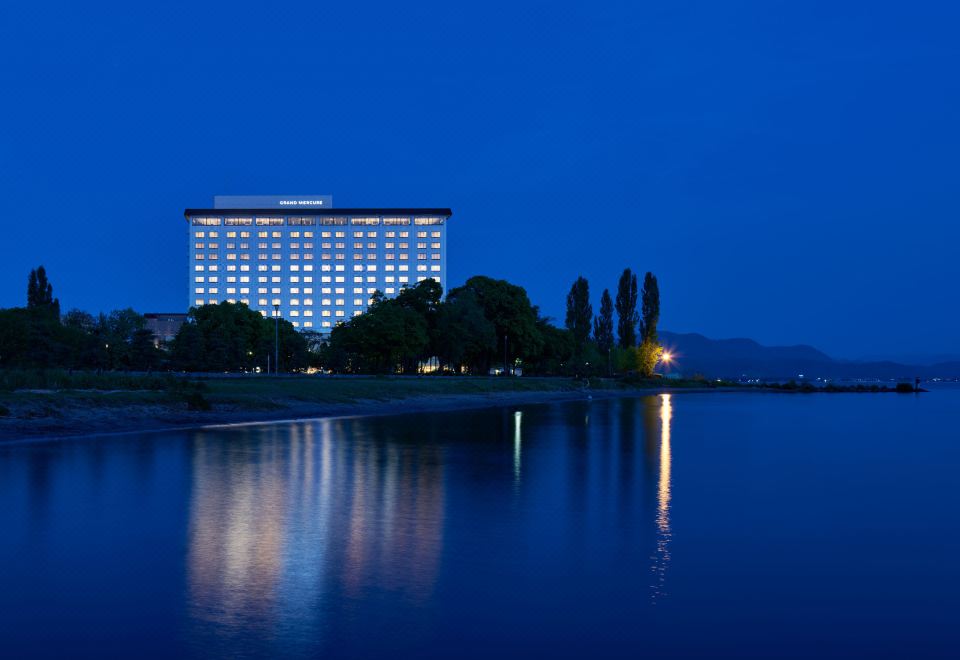 2. Grand Me..