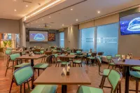 Premier Inn Abu Dhabi Airport (Business Park) - bar