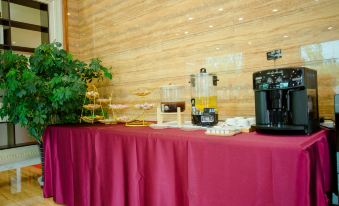 Tongjiang Xinyuan Dongguo Hotel( YUAN DONG Wetland Park Store)