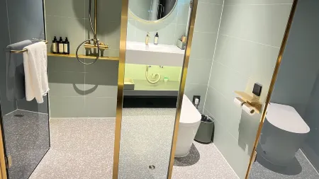 G Five Shang Hotel Отели рядом с достопримечательностью «Kunming University of Science and Technology Department of Packaging Engineering»