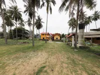 OYO 90209 Bayu Chalet Отели в г. Kemumin