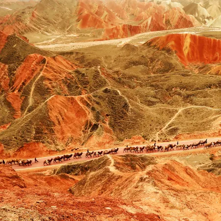 Small Time Hotel(Colorful Danxia Scenic Spot Storel)