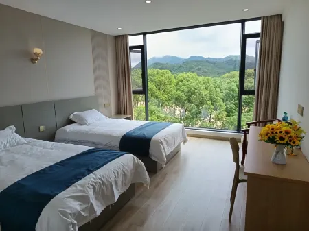 Liukeng Lucky Homestay Отели в г. Леань