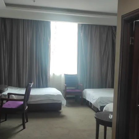 Qitai Delong Business Hotel