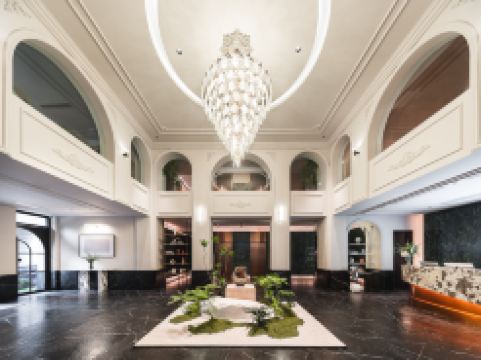 Shanghai People's Square Nanjing East Road Pedestrian Street Treasury Hotel