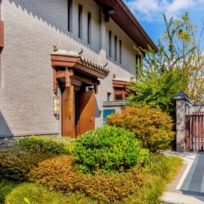 Lizhi Mustard Seed Garden Hotel (Qingyan Ancient Town Branch) Hotels near Qingyan Ancient Town