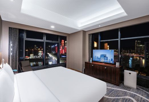 1. C 플라자 호텔..