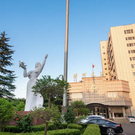 Zhanhe Hotel (Pingdingshan Railway Station Branch)