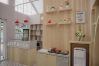 Livy House by Yurooms.id Hotels in Sananwetan
