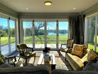 Calm Swan Villa Hotels in Kaiapoi
