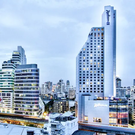 Radisson Blu Plaza Bangkok Отели рядом с достопримечательностью «Станция BTS Асок»