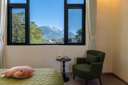 Snowy mountain Photography Hotel Отели рядом с достопримечательностью «Lashihai Wetland Park»