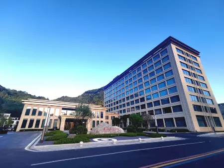 DiJianNanShan Garden Hotel (Xiane Lake Tourist Area) Отели рядом с достопримечательностью «Shangluo University»