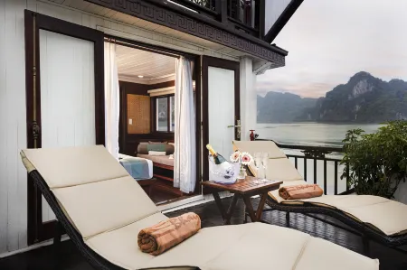 Bhaya Halong Cruises Отели в г. Tuan Chau