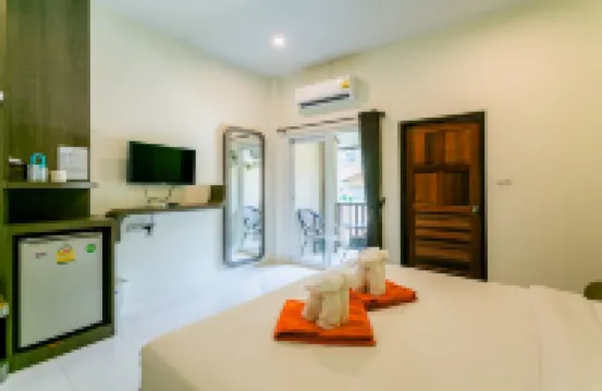 Tonsai Bay Resort Hotels near Tonsai Beach