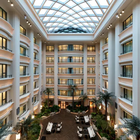 Canton Hotel Beijing Отели рядом с достопримечательностью «Станция метро Xidan»