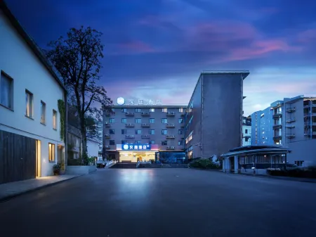 HanTing Hotel (Shangrao Yiyang Shengli Road Pedestrian Street) Отели в г. Иян