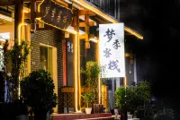 Dream Season Inn (Zhangjiajie Tianmenshan Cableway Station)