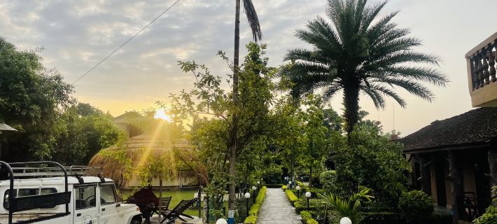Travellers Jungle Camp Hotele w: Chitwan