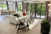 Seastar Hotel and Service Apartment Hotels near Wat Chak Mak