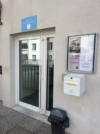 Terres de France - Résidence Côté Provence Отели в г. Греу-ле-Бен