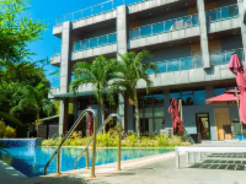 โรงแรม เวียนนา (ปรับปรุงใหม่ 2025) โรงแรมในโครอน