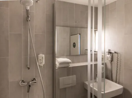 B&B HOTEL Aachen City-Ost Отели рядом с достопримечательностью «RWTH Aachen University computer science center»