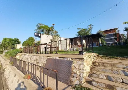 Nicha@Ayutthaya Отели рядом с достопримечательностью «Wat Na Tang Nok»