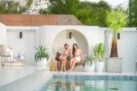 White Villa Jomtien Beach - Villas