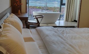Hanyuan Hushang Yunju Homestay