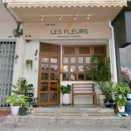 Les Fleurs Bangkok Hostel Отели рядом с достопримечательностью «Посольский район»