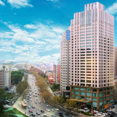 Central Plaza Hotel Hotel berhampiran Menara Tinjau Dalian