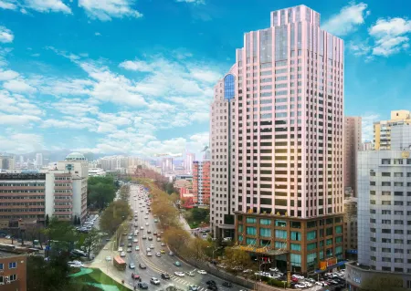 Central Plaza Hotel Отели рядом с достопримечательностью «Dalian Forest Zoo»