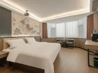 Elong R.YUN Hotel (Zhangye West Railway Station Bell Tower Area)
